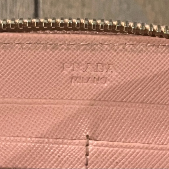 Pink Prada zippy wallet with authentication card - Picture 6 of 12